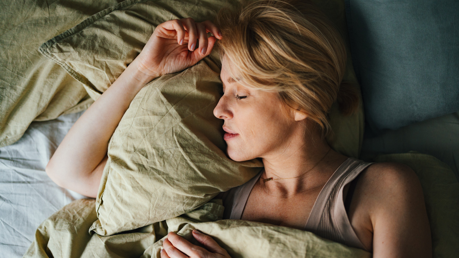 Do This With Your Eyes Every Night To Fall Asleep Quicker - Health Digest