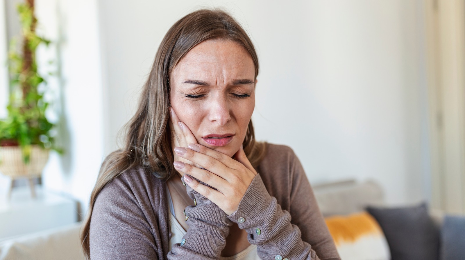 Signs The Sore In Your Mouth Needs Medical Attention - Health Digest