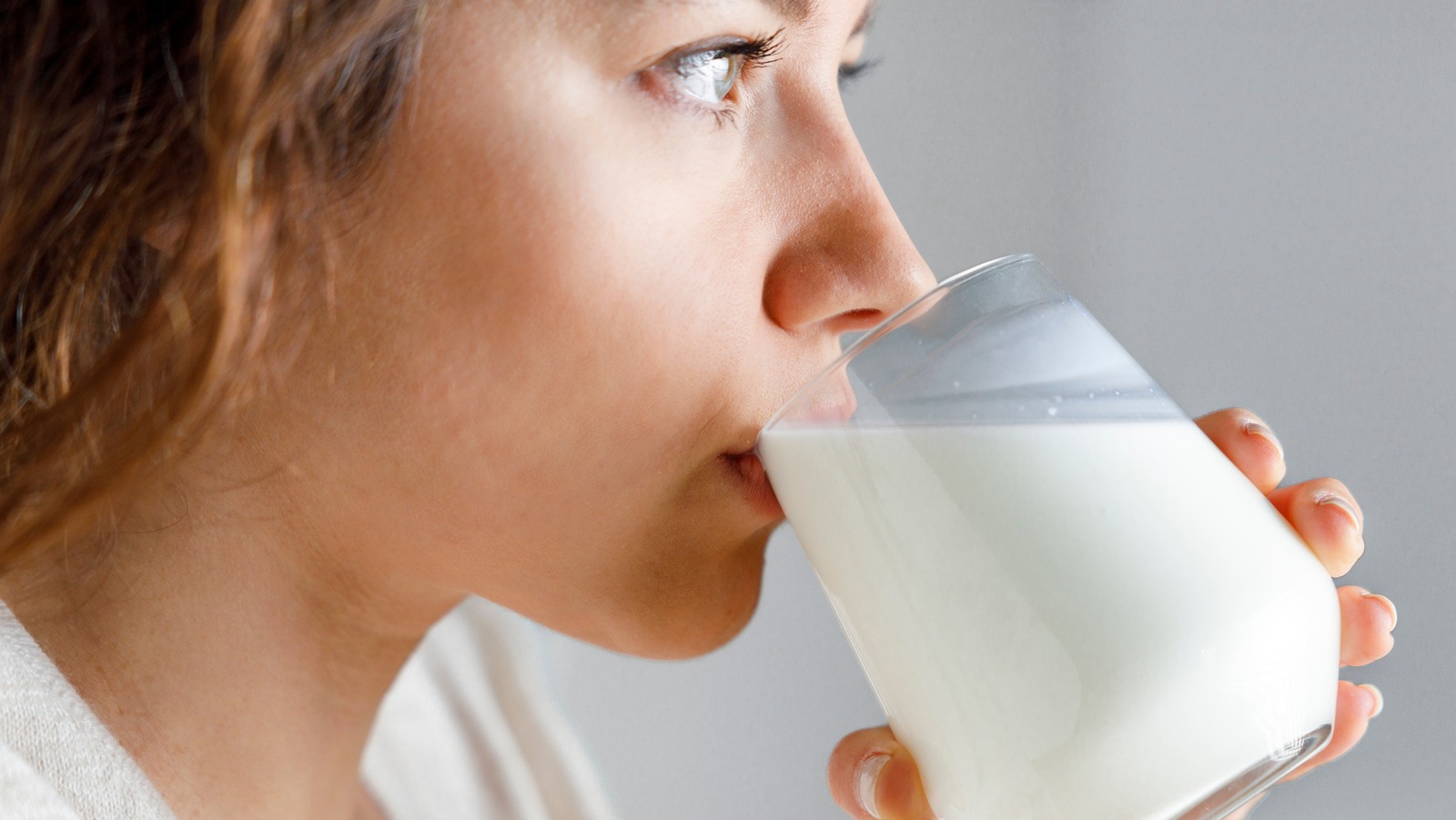 Is Drinking Milk Good Or Bad For Your Eyes? What The Experts Say - Health Digest
