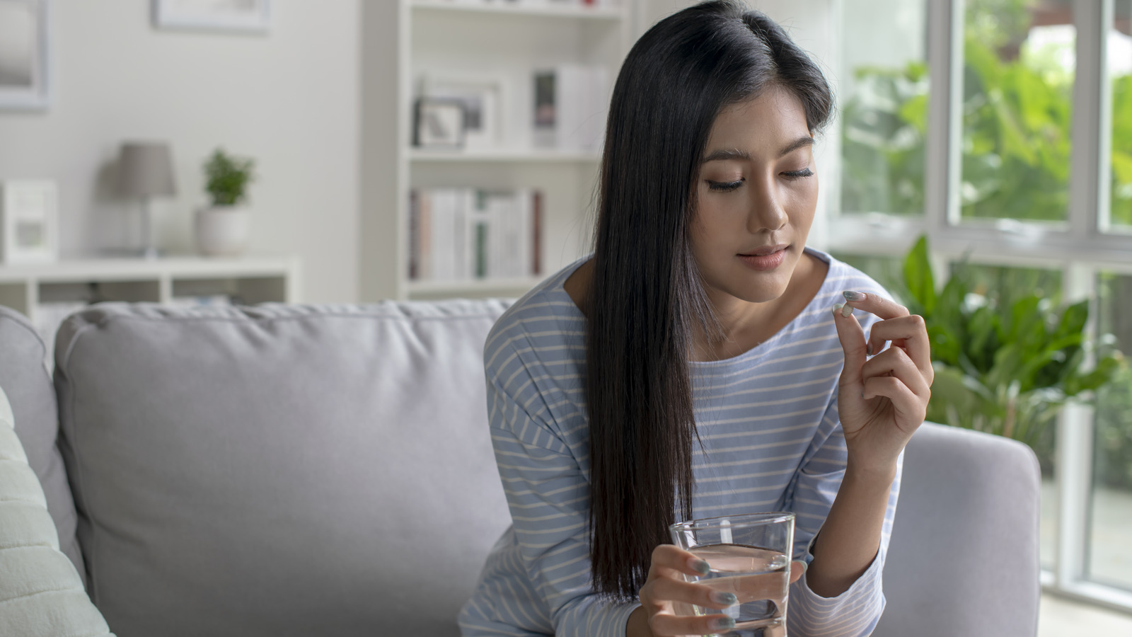 Taking Ibuprofen With This Popular Beverage Has An Unexpected Effect On Your Body - Health Digest