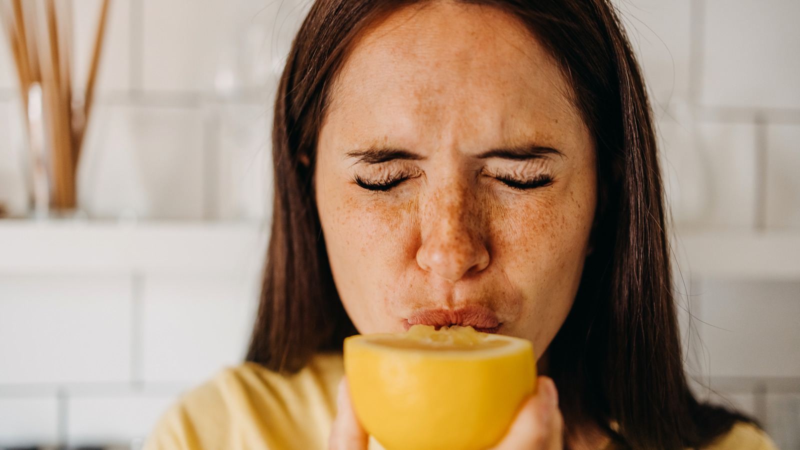 Avoid Eating Lemons If This Is Happening To Your Mouth - Health Digest